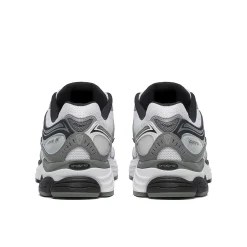 Saucony ProGrid Omni 9 Fabricated Future Fashion